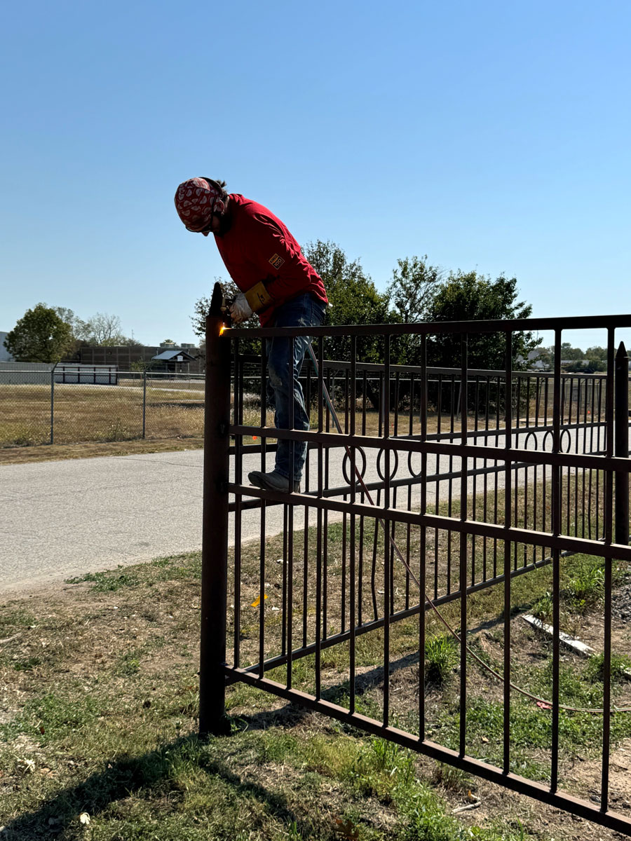 fence-welding-onsite